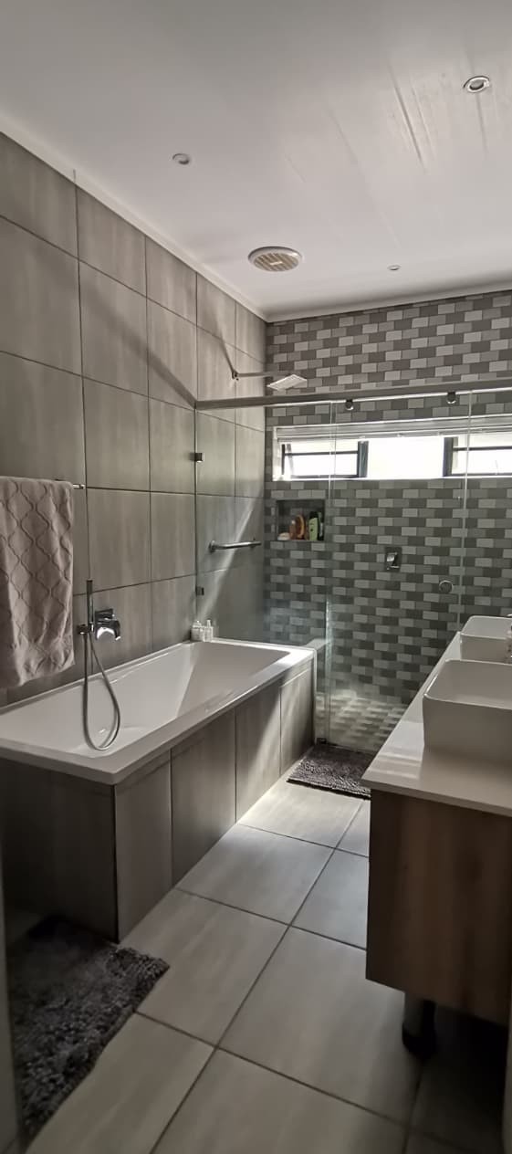 To Let 3 Bedroom Property for Rent in Monte Christo Western Cape